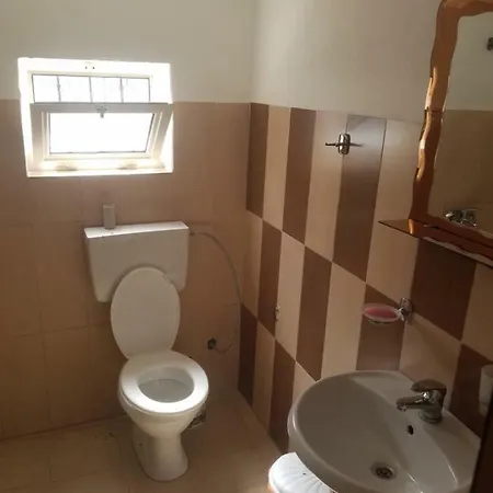 Bujtinagrrela Panzió Theth