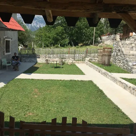 Bujtinagrrela * Тети